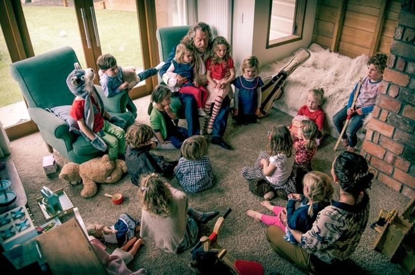 A living room full of listeners