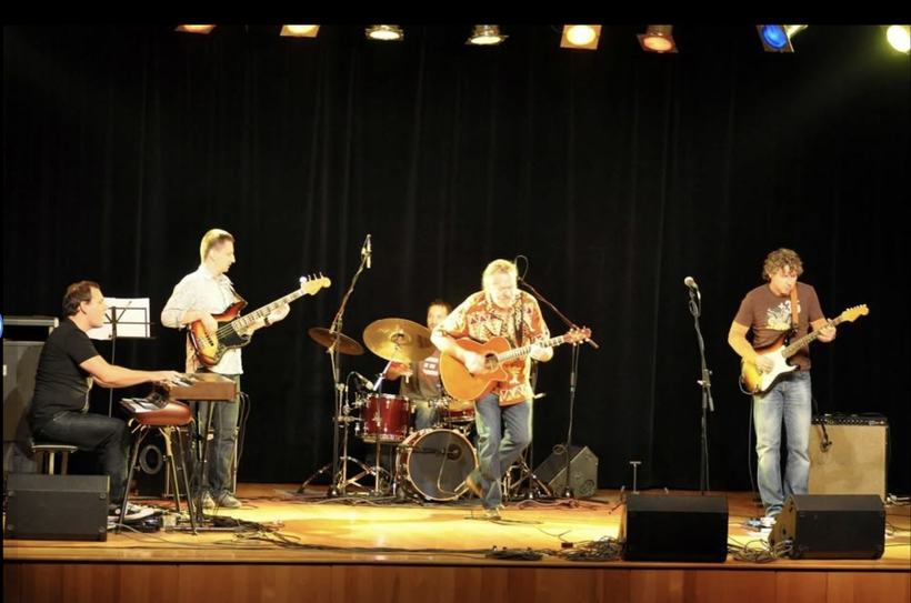 Full house, full band