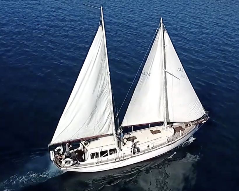 Under sail, close up